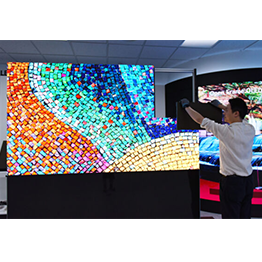 LED рекламные панели от LG с бесконтактными разъемами обеспечивают простоту установки и лучшее изображение